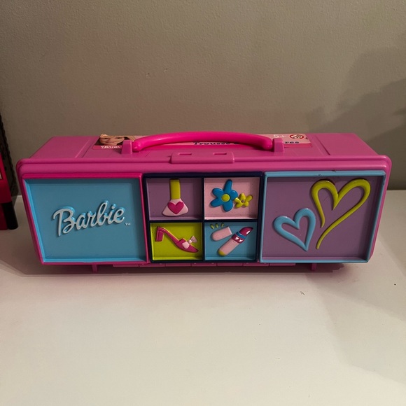 Barbie Accessory case with shoes and hair brush - Picture 2 of 4